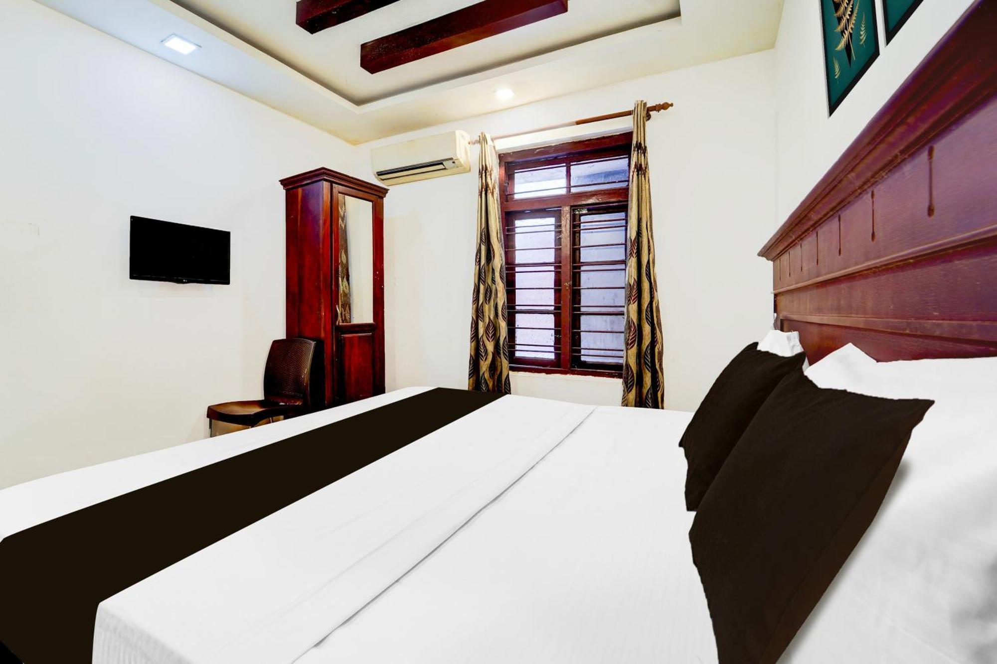 Super Hotel O Dh Road Ernakulam Kochi Exterior photo