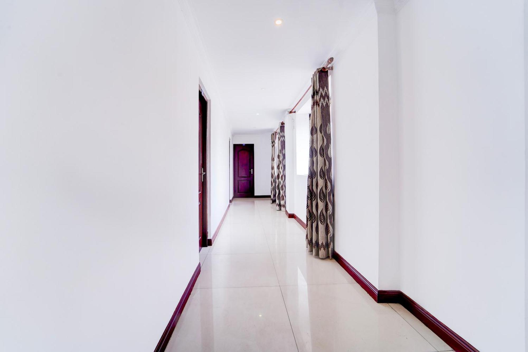 Super Hotel O Dh Road Ernakulam Kochi Exterior photo